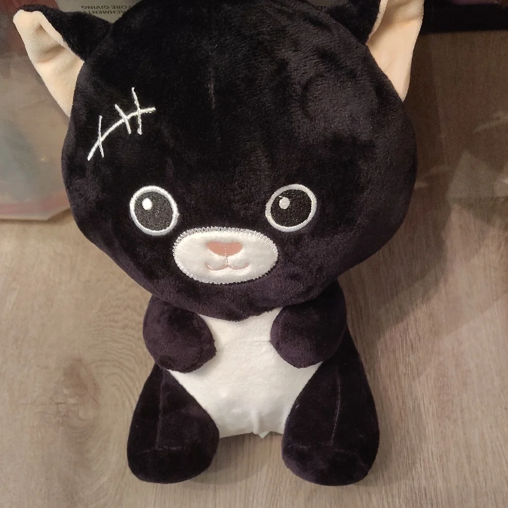 3/$10🆕Smooch Pet Plush Black and Cream Cat